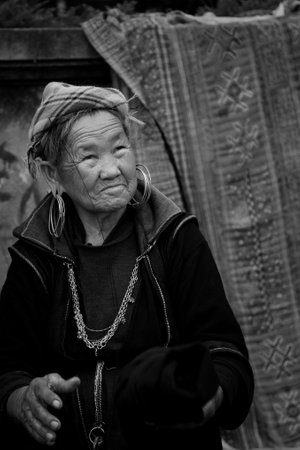 SAPA - JUL 22  Unidentified Black Hmong s woman from Cat Cat village sells textile on July 22, 2012 in Sapa downtown, Vietnam  Since Cat Cat closes to Sapa, many tribes walk to Sapa to sell souvenirs のeditorial素材