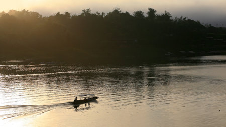 Long tail boat sailing on the river in the morning at Sangklaburi, Thailandのeditorial素材