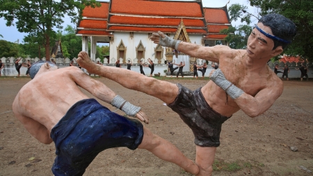 Muay thai fight statue in front of temple at Bang Kung camp at Amphawa distinct in Samut Songkhram, Thailand の写真素材