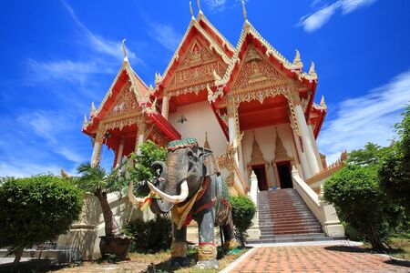Large elephant statue at Wat Ketumwadee Sri Wararam in Samut Sakhon, Thailandの写真素材