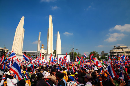 BANGKOK-DEC 1: protesters gather at Democracy Monument to anti government amnesty bill on December 01, 2013 in Bangkok, Thailand. Protesters march to majority government ministries today.のeditorial素材