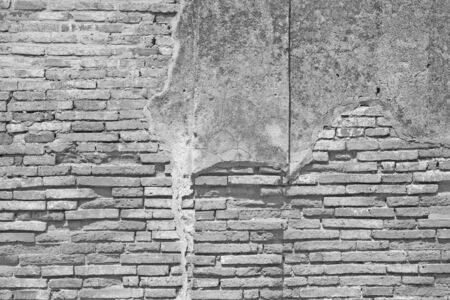 Grugne White brick wall with cracked concrete backgroundの写真素材
