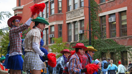 CHICAGO, IL, US - OCTOBER 22, 2006: Unidentified Gay Supporters watch and cheer marathon runners on broadway street on Chicago Marathon event. there are 33618 finishers for this marathon event.のeditorial素材