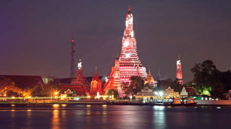 Wat arun at twilight sky in Bangkok, Thailandの写真素材