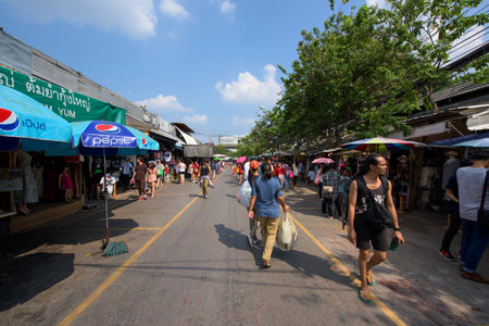 BANGKOK, THAILAND - OCTOBER 24, 2015: Unidentified tourist at Jatujak or Chatuchak Market. Here is the largest weekend market open from 8am to 6pm in Thailandのeditorial素材