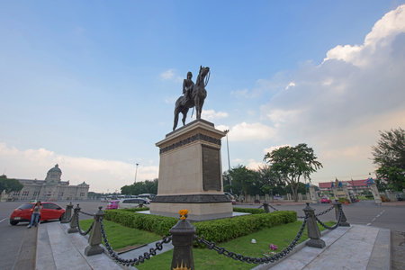 BANGKOK, THAILAND - OCTOBER17, 2015: The equestrian statue of King Chulalongkorn (Rama V). King Rama V is really famous for emancipation.のeditorial素材