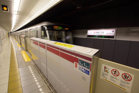 TOKYO, JAPAN- NOVEMBER 08, 2015: Motion train at Hongo-sanchome metro station. With more than 3.1 billion annual passenger rides, Tokyo subway system is the busiest worldwide.のeditorial素材