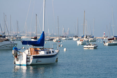 CHICAGO, IL, US - MAY 27, 2006: Many boats in Harbor around Lake Michigan.のeditorial素材