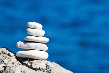 White pebbles stack over blue seaの写真素材