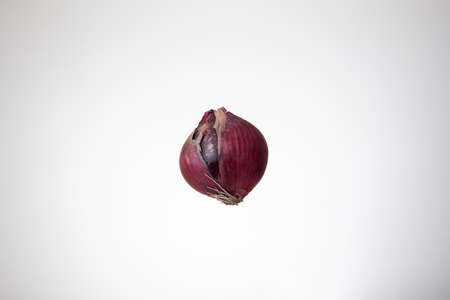 Fresh whole red onion. Close up studio shot, isolated on a white background.の写真素材