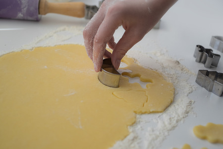 Hands cutting cookie doughの写真素材