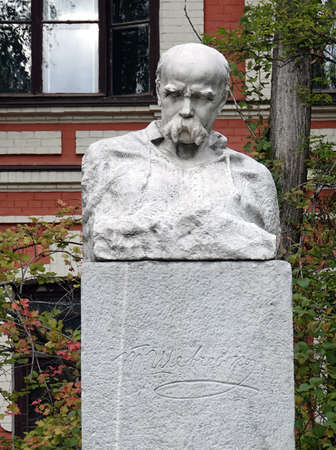 Kiev, Ukraine August 18, 2020: Monument to the writer, poet, artist and sage of the Ukrainian people Taras Shevchenko in Kievのeditorial素材