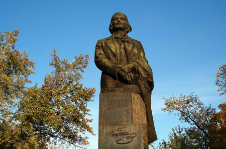 Kiev, Ukraine October 9, 2021: monument to Nikolai Vasilyevich Gogol, writer, Russian prose writer, playwright, poet, critic, publicist, recognized as one of the classics of Russian literatureのeditorial素材