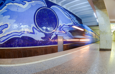 SAMARA, RUSSIA - DECEMBER 20, 2014: The train arrives at the subway station Gagarinskayaのeditorial素材