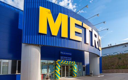 SAMARA, RUSSIA - AUGUST 29, 2015: Metro Cash & Carry Samara Store. Metro Group is a German global diversified retail groupのeditorial素材