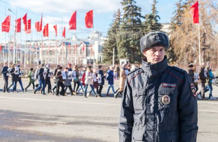 SAMARA, RUSSIA - NOVEMBER 7, 2015: Russian police officer in uniform standing in the cordon during the holidayのeditorial素材