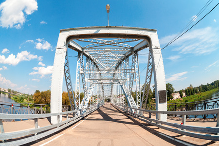 BOROVICHI, RUSSIA - AUGUST 6, 2016: First in Russia steel arch bridge on river Msta. Historic iron bridge. Was build in 1905のeditorial素材