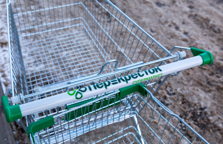 Samara, Russia - February 11, 2018: Shopping cart of supermarket Perekrestok. Text in russian: Perekrestok supermarketのeditorial素材