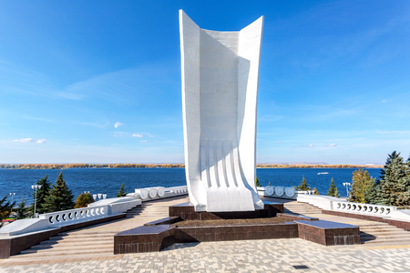 Samara, Russia - October 7, 2018: Monument "Boat" in the form of a ship with a white sail at the city embankment of Volga river in sunny dayのeditorial素材