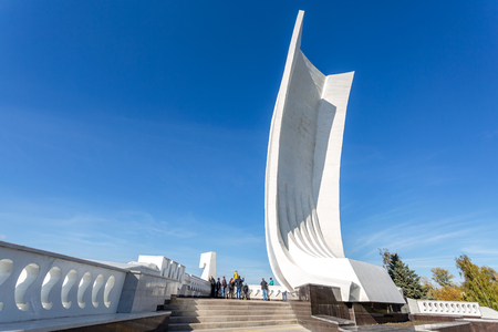 Samara, Russia - October 7, 2018: Monument "Boat" in the form of a ship with a white sail at the city embankment of Volga river in sunny dayのeditorial素材