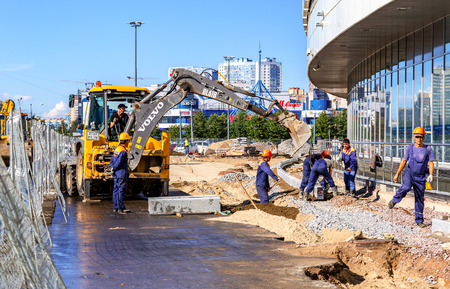 Saint Petersburg, Russia - August 7, 2018: Workers laying curbstone on a city street in summer sunny dayのeditorial素材