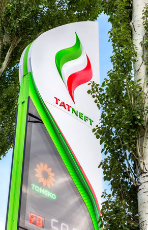 Samara, Russia - June 18, 2022: Guide sign, indicated the price of the fuel with logo of the Tatneft oil company. Tatneft is one of the Russian oil companiesのeditorial素材