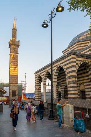 Sur, Diyarbakir, Turkey- September 17 2020: Sheikh Matar Mosque or Sheikh Mutahhar Mosque, best known for its unique minaret based on four columns, dubbed the Four-legged Minaret in Diyarbakirのeditorial素材