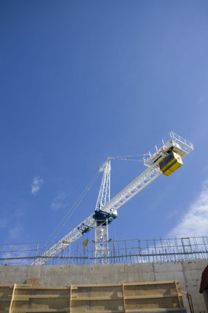 Construction crane