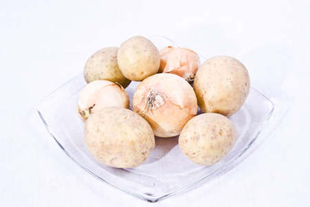 The onion, also Bulbus, is mostly educated low sheets from meat thickened, the lowest mostly also subterranean shoot of numerous plants, (e.g., of the lily plants or leek plants). Confessing the potato (Solanum tuberosum), in parts of Germany, in Austria の写真素材