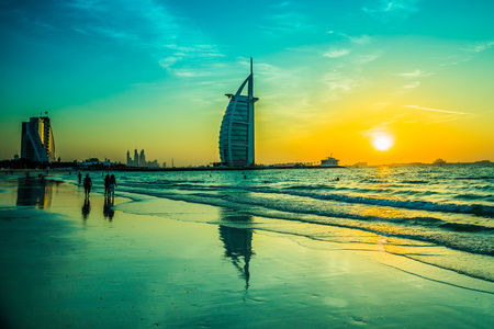 DUBAI, UAE - NOVEMBER 14 :The world's first seven stars luxury hotel Burj Al Arab, November 14, 2012 in Dubai, United Arab Emiratesのeditorial素材