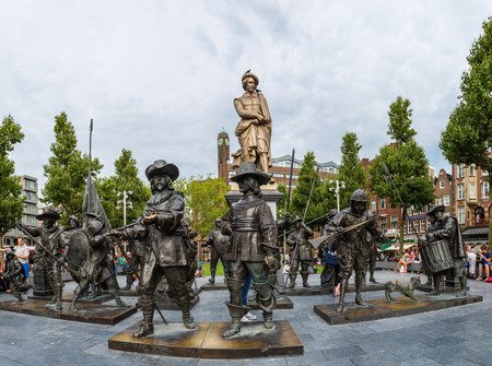 AMSTERDAM, NETHERLANDS - AUGUST 19: Rembrandt statue on Rembrandtplein in Amsterdam. Amsterdam is the capital and most populous city of the Netherlands on August 19, 2014のeditorial素材