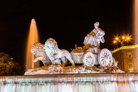 Cibeles fountain at Plaza de Cibeles in Madrid in a beautiful summer night, Spainのeditorial素材