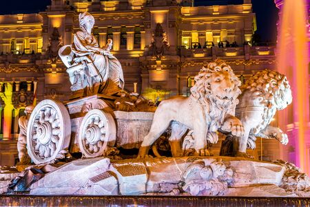 Cibeles fountain at Plaza de Cibeles in Madrid in a beautiful summer night, Spainのeditorial素材