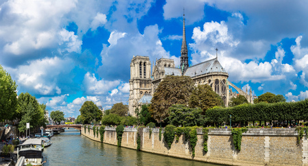 Seine and Notre Dame de Paris is the one of the most famous symbols of Parisのeditorial素材