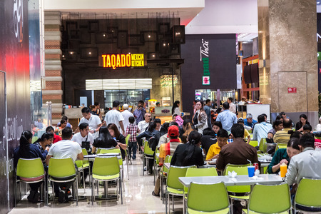 DUBAI, UAE - DECEMBER 5: Food court in Dubai Mall, UAE. December 5, 2015 in Dubai, United Arab Emiratesのeditorial素材