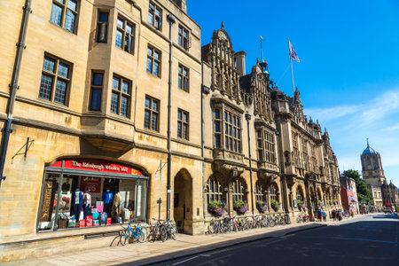 OXFORD, ENGLAND - JUNE 15, 2016: Old street in Oxford in a beautiful summer day, Oxfordshire, England, United Kingdom on June 15, 2016のeditorial素材