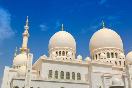 Sheikh Zayed Grand Mosque in Abu Dhabi in a summer day, United Arab Emiratesのeditorial素材