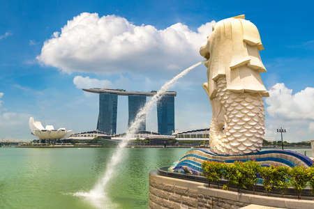 SINGAPORE - JUNE 23, 2018: Marina Bay Sands and The Merlion fountain statue - symbol of Singapore at summer dayのeditorial素材