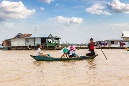 CHONG KHNEAS, CAMBODIA - JUNE 11, 2018: Chong Khneas floating village near Siem Reap, Cambodia in a summer dayのeditorial素材