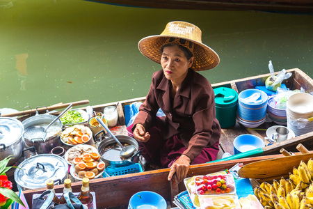 BANGKOK, THAILAND - MARCH 22, 2018: Floating market in Thailand in a summer dayのeditorial素材