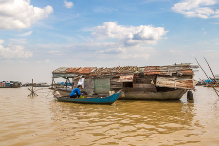 CHONG KHNEAS, CAMBODIA - JUNE 11, 2018: Chong Khneas floating village near Siem Reap, Cambodia in a summer dayのeditorial素材