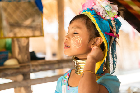 CHIANG RAI, THAILAND - MARCH 29, 2018: Portrait of a long neck little girl in a village near Chiang Rai, Thailand in a summer dayのeditorial素材