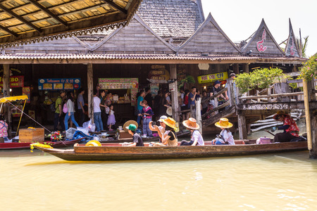 PATTAYA, THAILAND - MARCH 11, 2018: Floating Market in Pattaya, Thailand in a summer dayのeditorial素材
