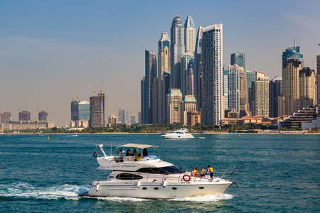 DUBAI, UAE - APRIL 5, 2020: Dubai Marina in a sunny day, United Arab Emiratesのeditorial素材