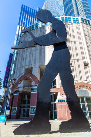 SEATTLE, USA - MARCH 29, 2020: Hammering Man and Seattle Art Museum in a sunny day, Seattle, Washington, USAのeditorial素材