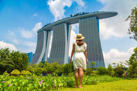 SINGAPORE, SINGAPORE - FEBRUARY 26, 2020: Woman traveler looking at Marina Bay Sands Hotel  in Singaporeのeditorial素材