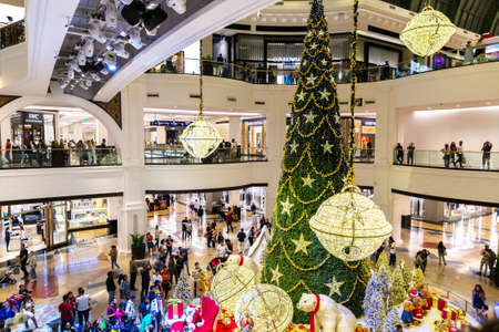 DUBAI, UAE - DECEMBER 25, 2019: Christmas tree in Mall of the Emirates in Dubai, United Arab Emiratesのeditorial素材