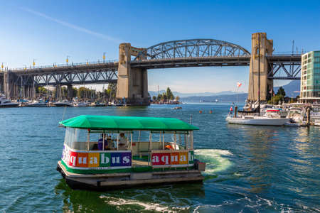 VANCOUVER, CANADA - APRIL 2, 2020: Burrard Street Bridge in a sunny day in Vancouver, Canadaのeditorial素材