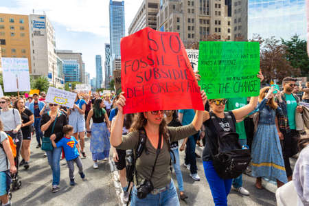 TORONTO, CANADA - SEPTEMBER 27, 2019: Global Strike for Climate and march for climate justice in Toronto, Ontario, Canadaのeditorial素材