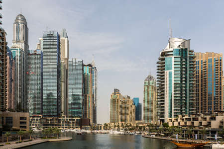 DUBAI, UAE - APRIL 5, 2020: Dubai Marina in a sunny day, Dubai, United Arab Emiratesのeditorial素材